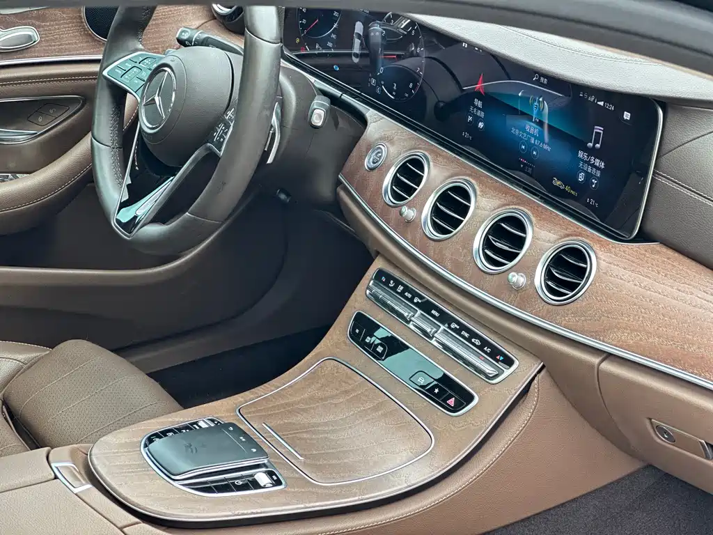 Mercedes-Benz E-Class 2022 — фото 40