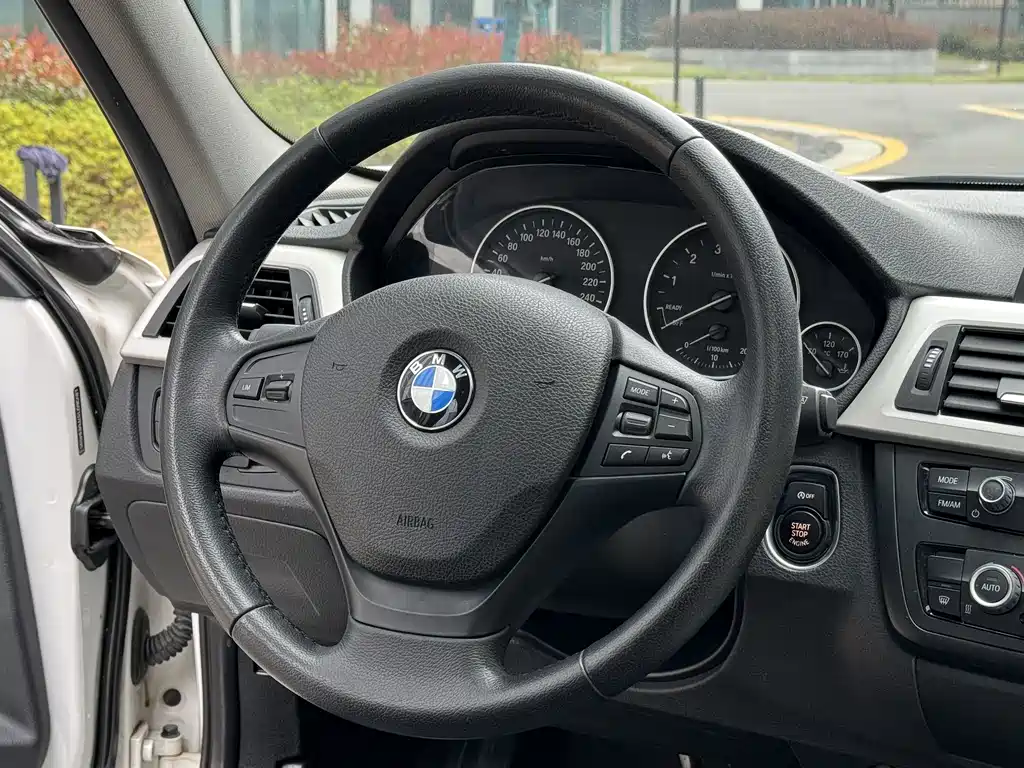 BMW 3 Series 2015 — фото 14