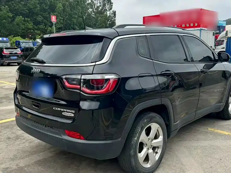 Jeep Compass 2018 — фото 10
