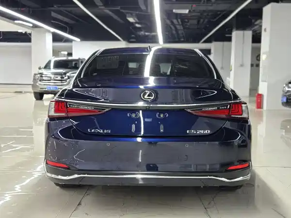 Lexus ES 2022