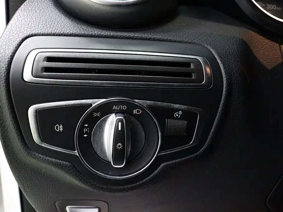 Mercedes-Benz GLC 2020 — фото 19