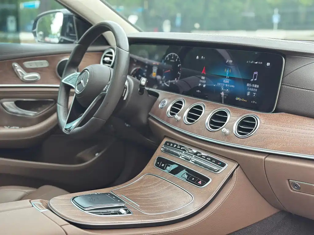 Mercedes-Benz E-Class 2022 — фото 38