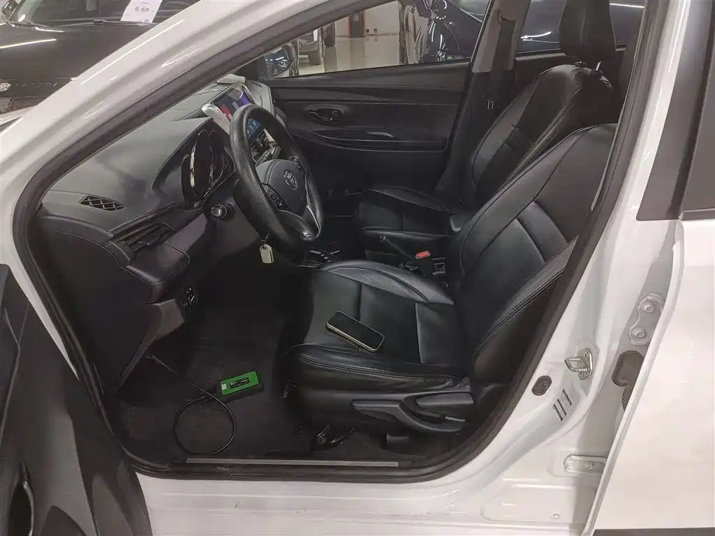Toyota Yaris L 2022 — фото 14