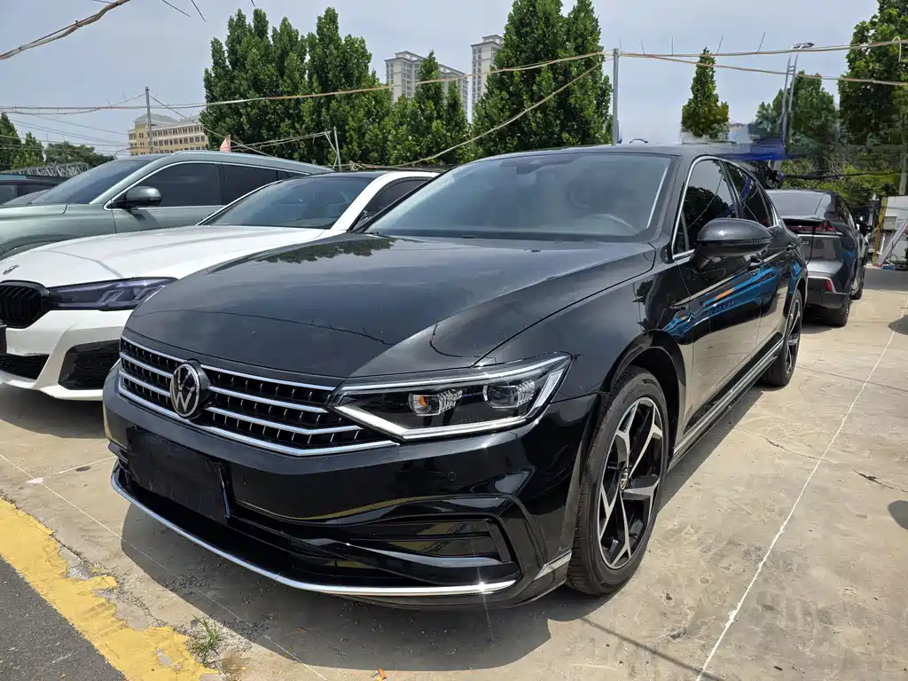 Volkswagen Magotan 2025