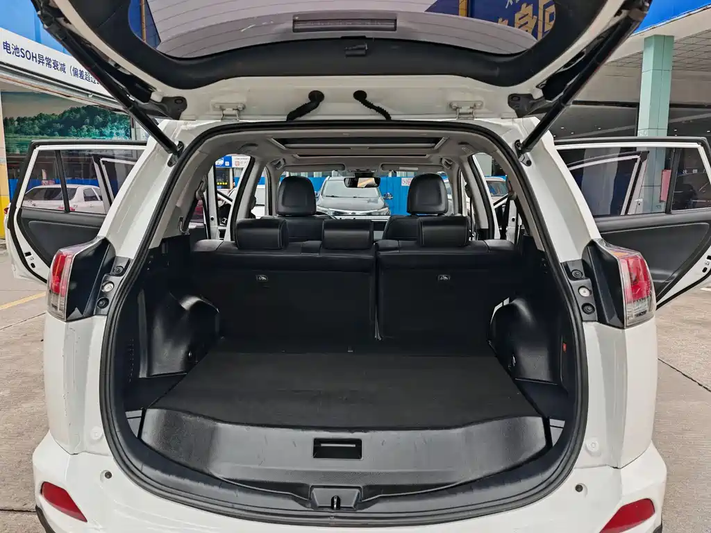 Toyota RAV4 2016 — фото 13