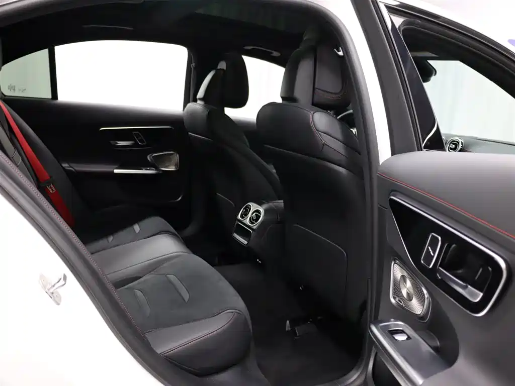 Mercedes-Benz C-Class AMG 2025 — фото 19