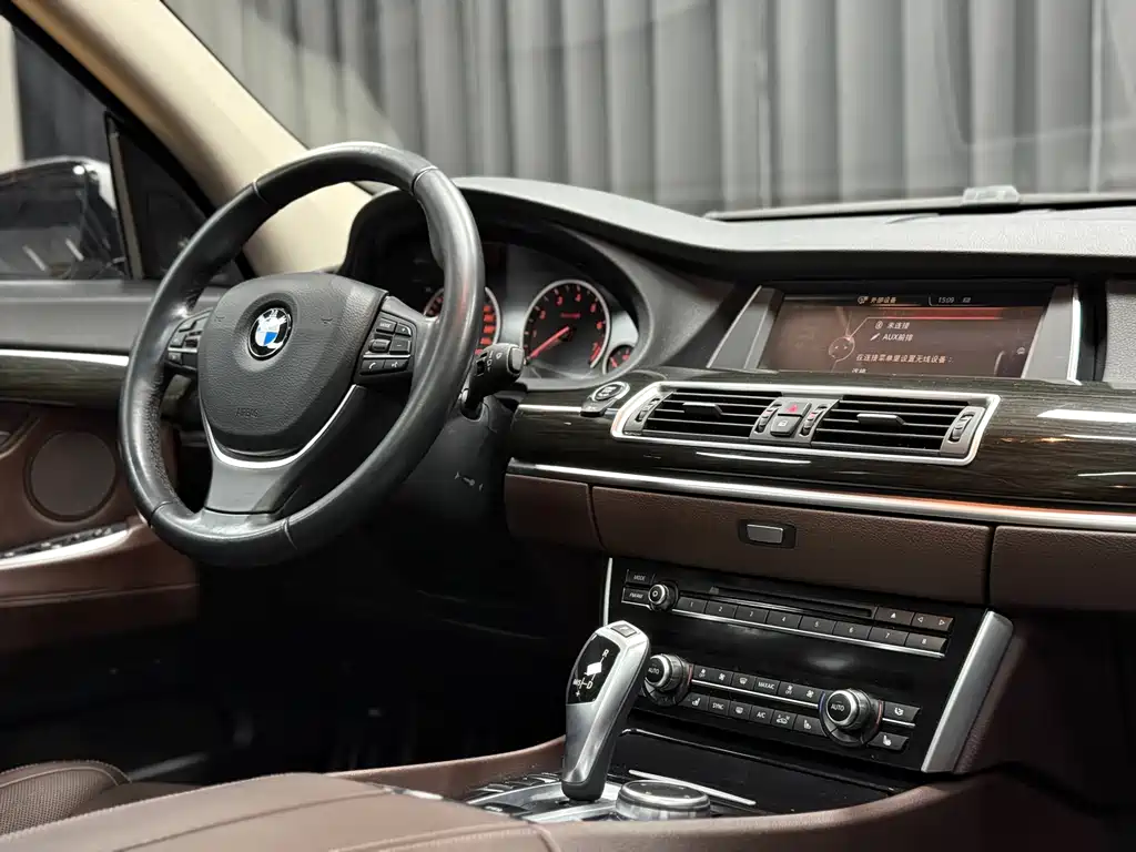 BMW 5 Series GT 2016 — фото 7