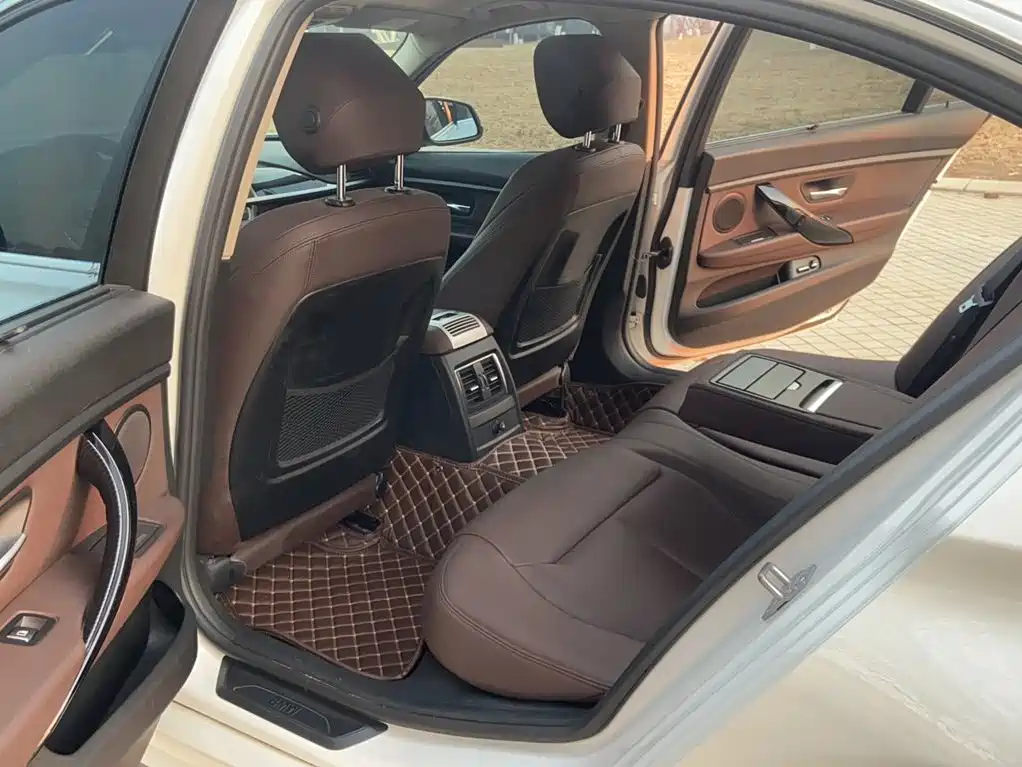 BMW 3 Series 2018 — фото 19
