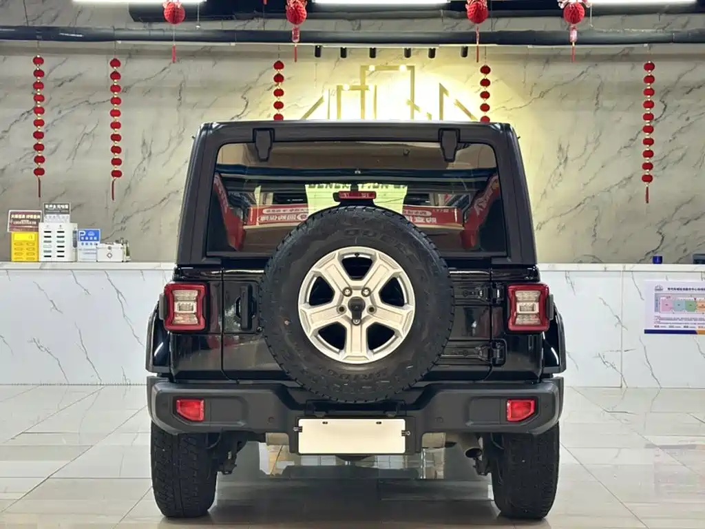 Jeep Wrangler 2021 — фото 10