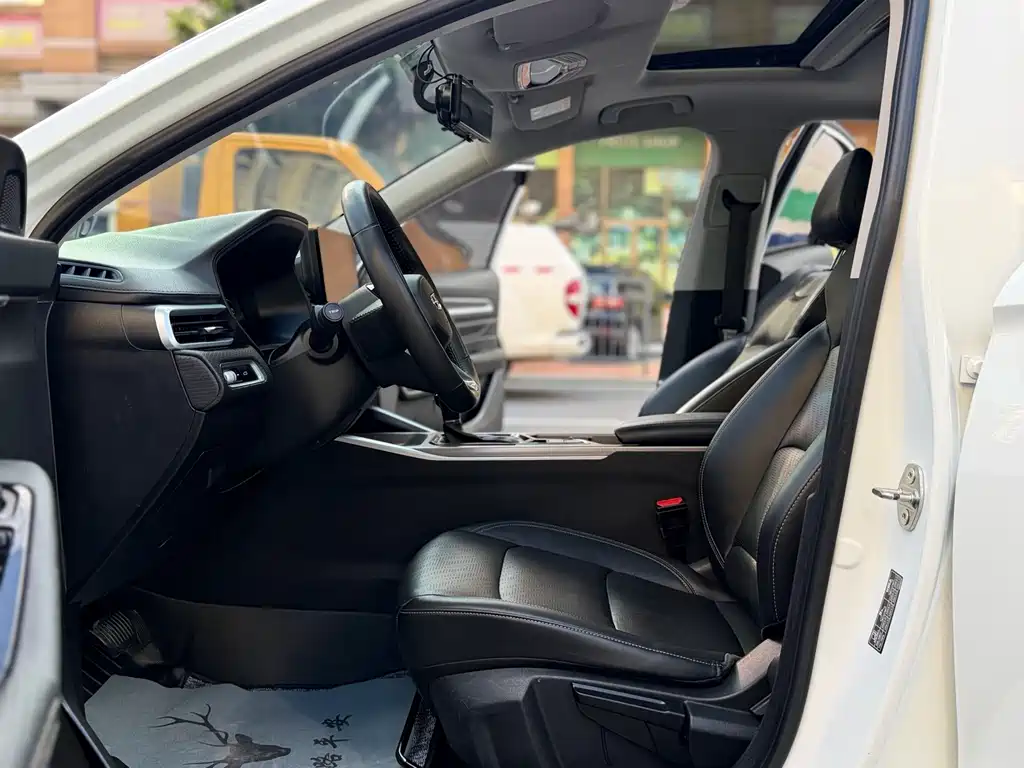 Geely Emgrand 2022