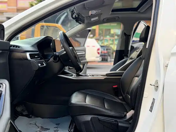 Geely Emgrand 2022