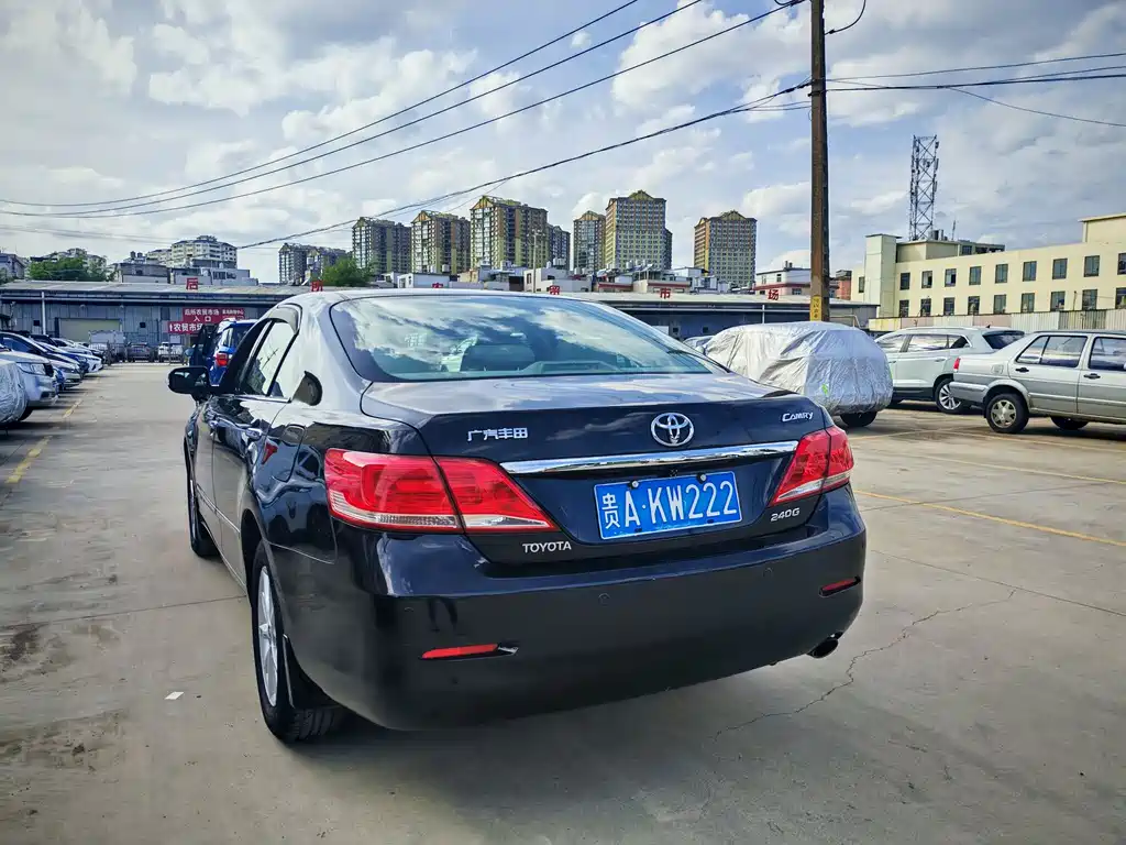 Toyota Camry 2010 — фото 4