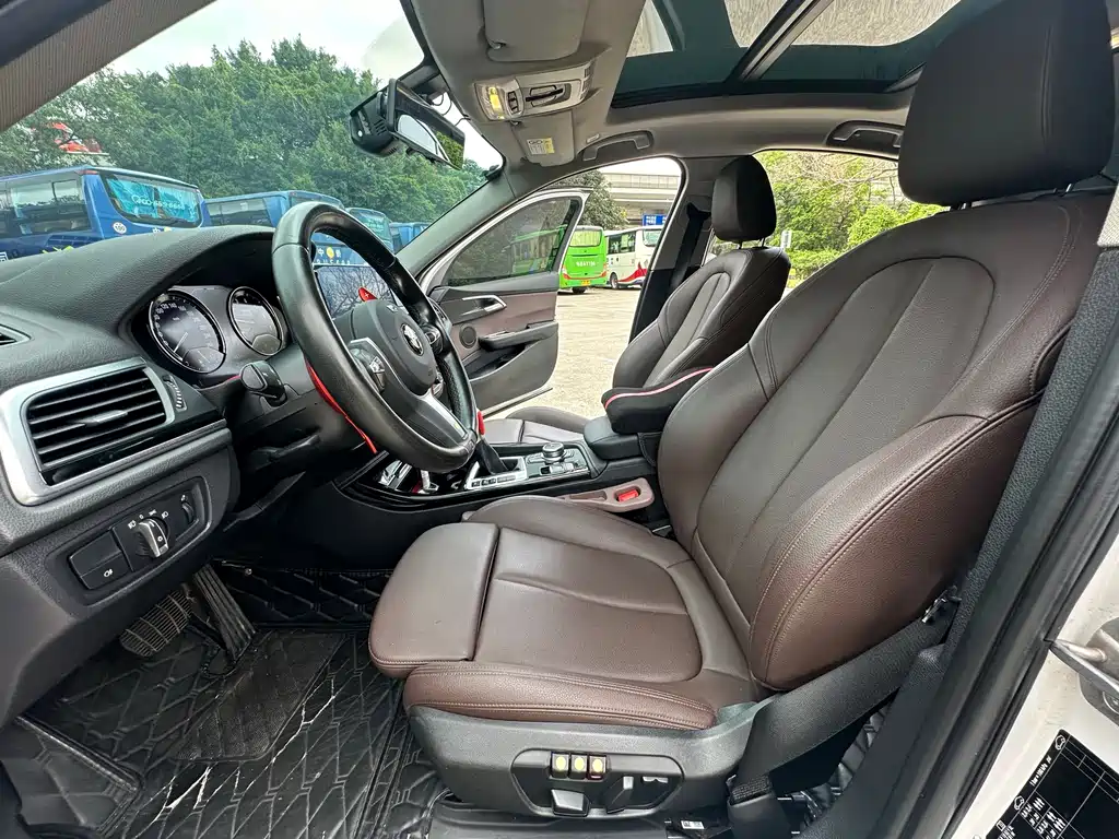 BMW 1 Series 2019 — фото 13