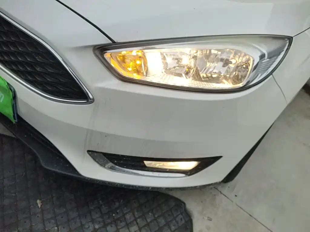 Ford Focus 2016 — фото 18
