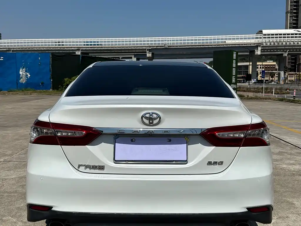 Toyota Camry 2019 — фото 8