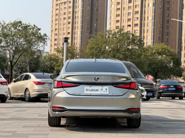 Lexus ES 2021