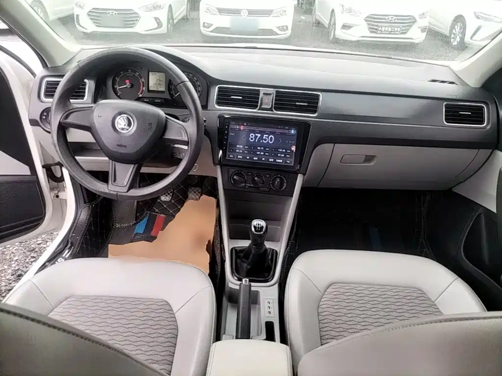 Skoda Rapid 2017 — фото 10