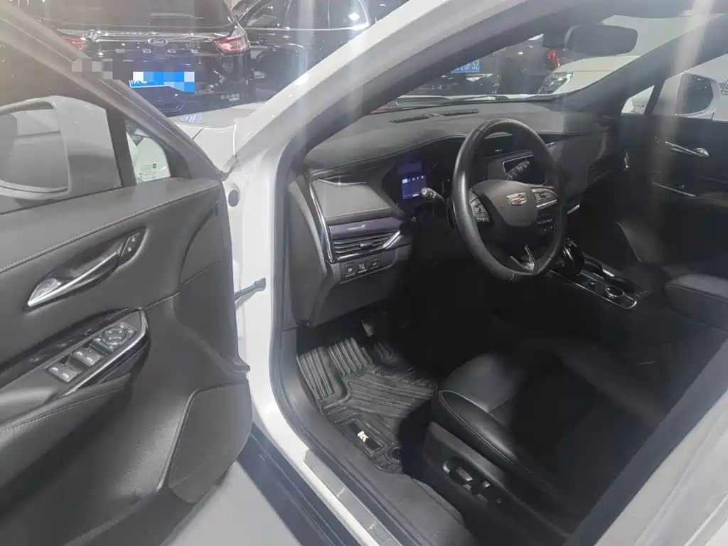 Cadillac XT4 2023 — фото 12
