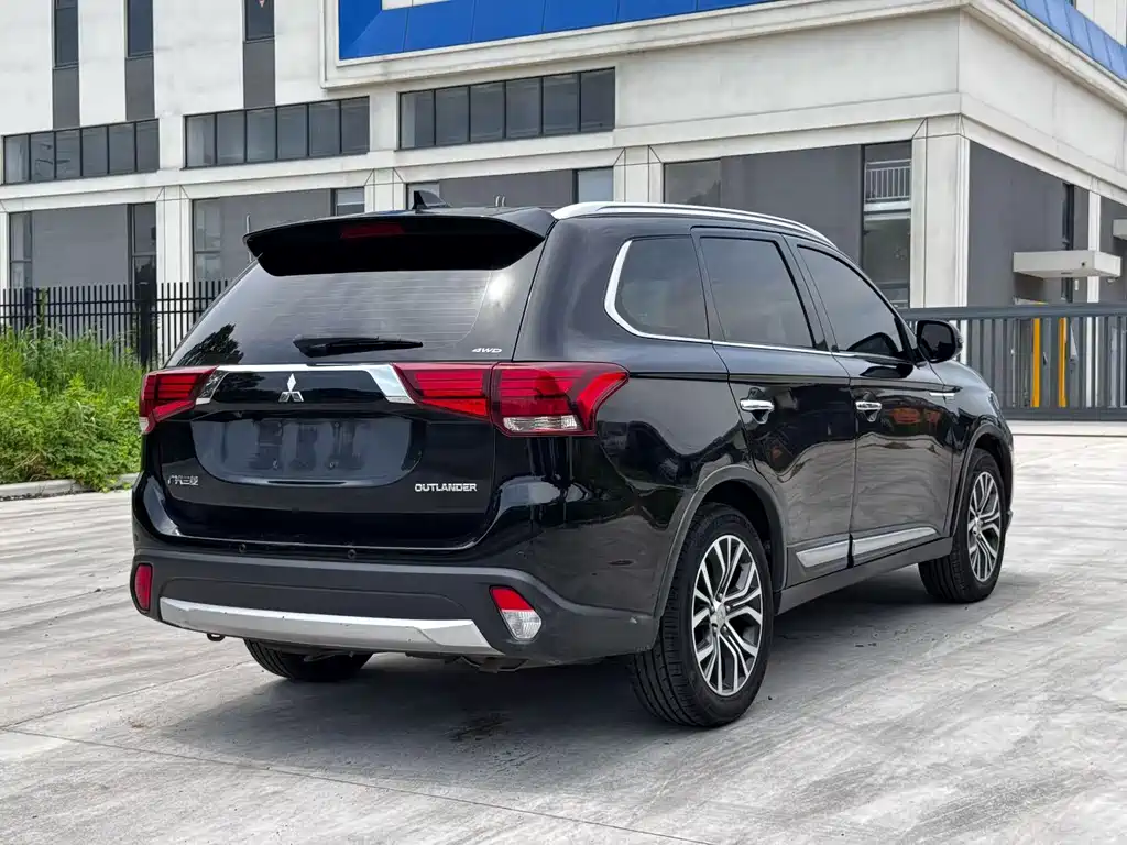 Mitsubishi Outlander 2018 — фото 9