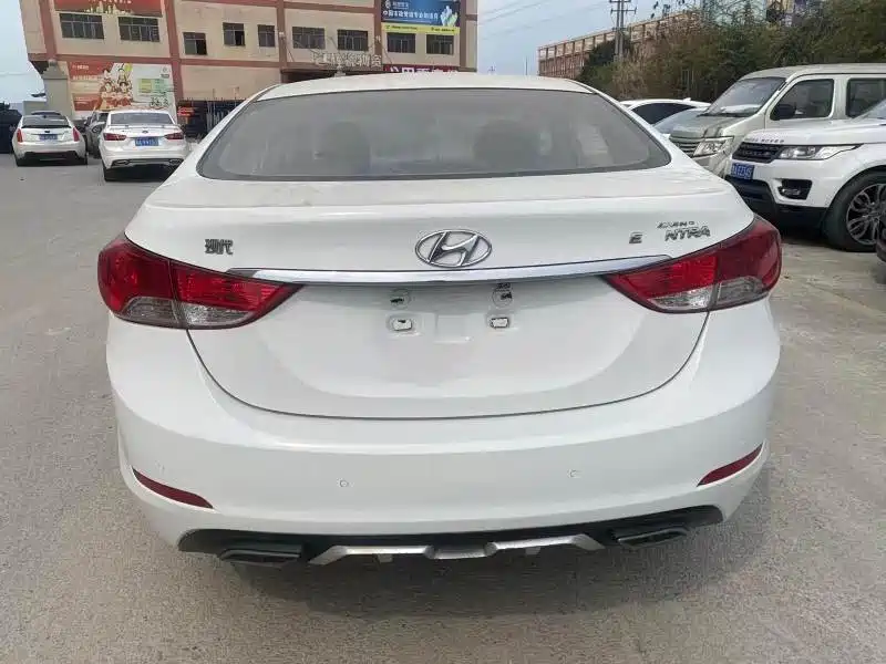 Hyundai Elantra 2014 — фото 11