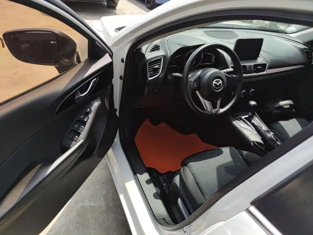 Mazda 3 Axela 2016 — фото 12