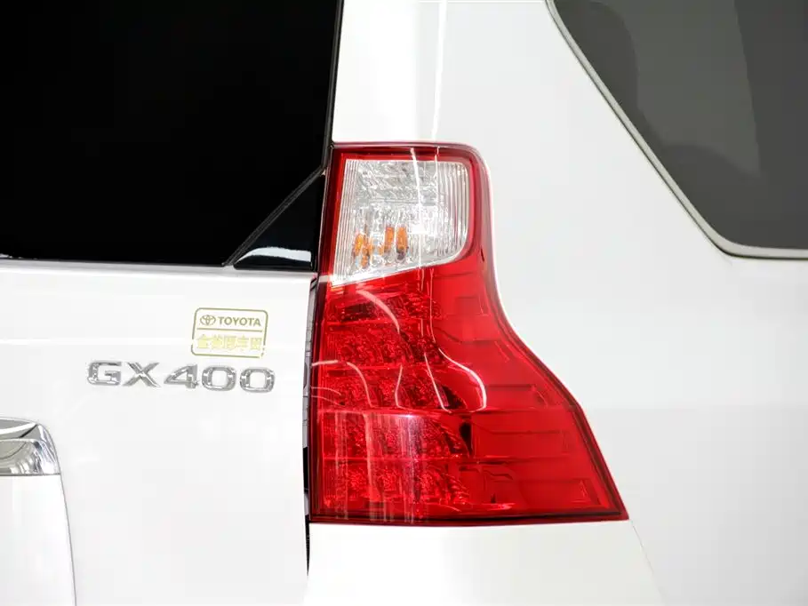 Lexus GX 2012 — фото 28