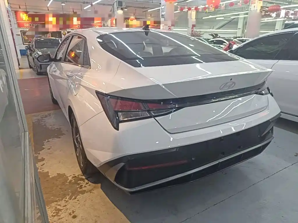Hyundai Elantra 2024
