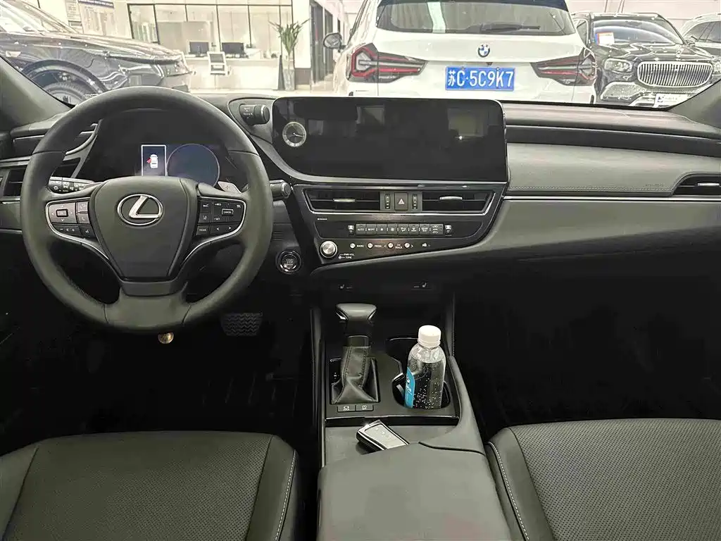 Lexus ES 2024 — фото 11