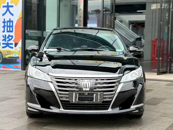 Toyota Crown 2015