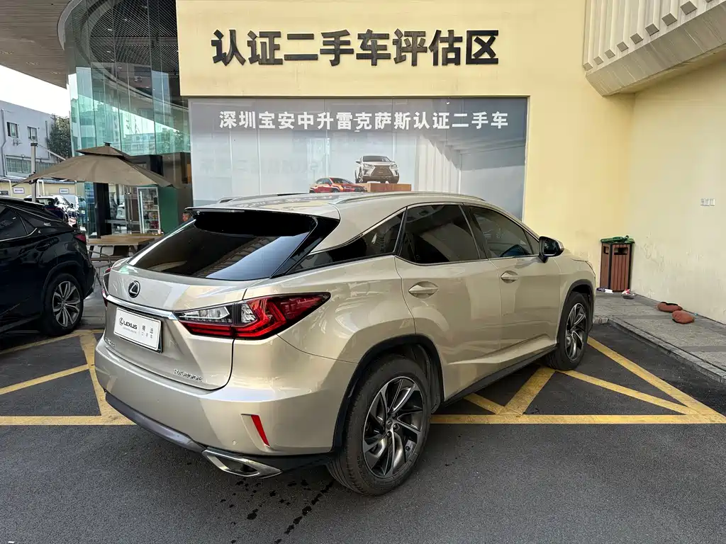 Lexus RX 2018 — фото 26