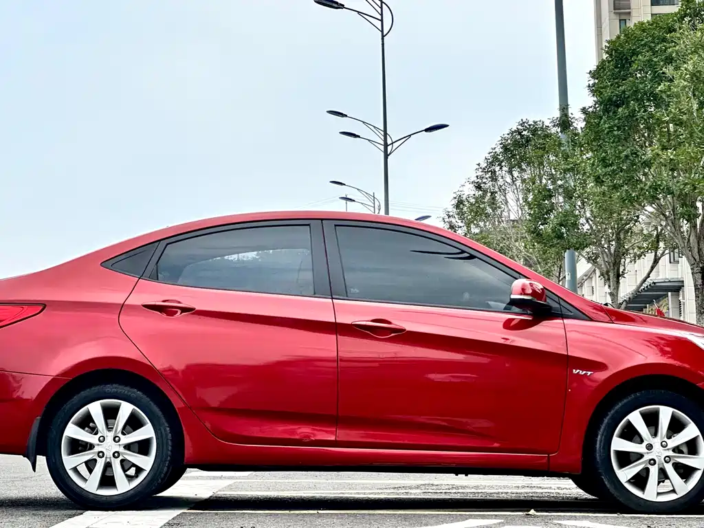 Hyundai Verna 2010 — фото 10