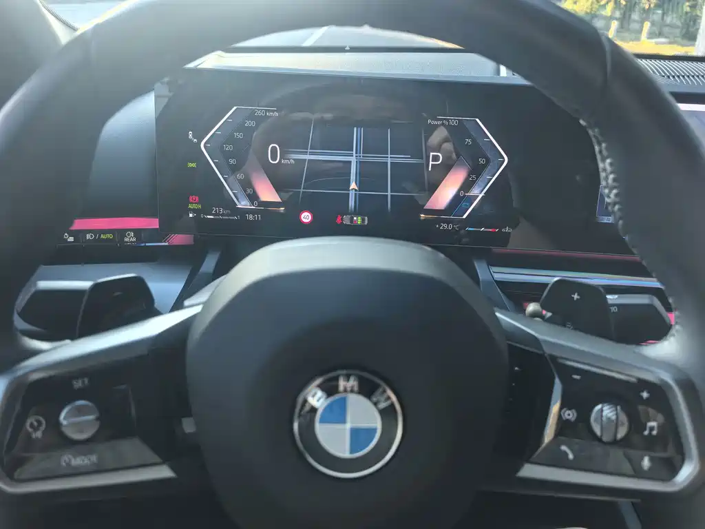 BMW 5 Series 2025 — фото 13