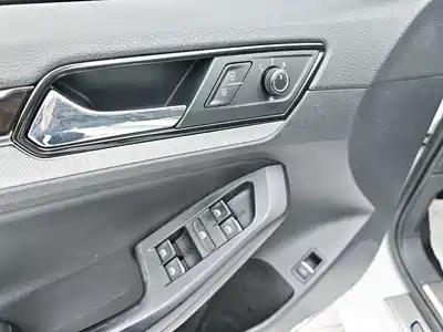 Volkswagen Sagitar 2018