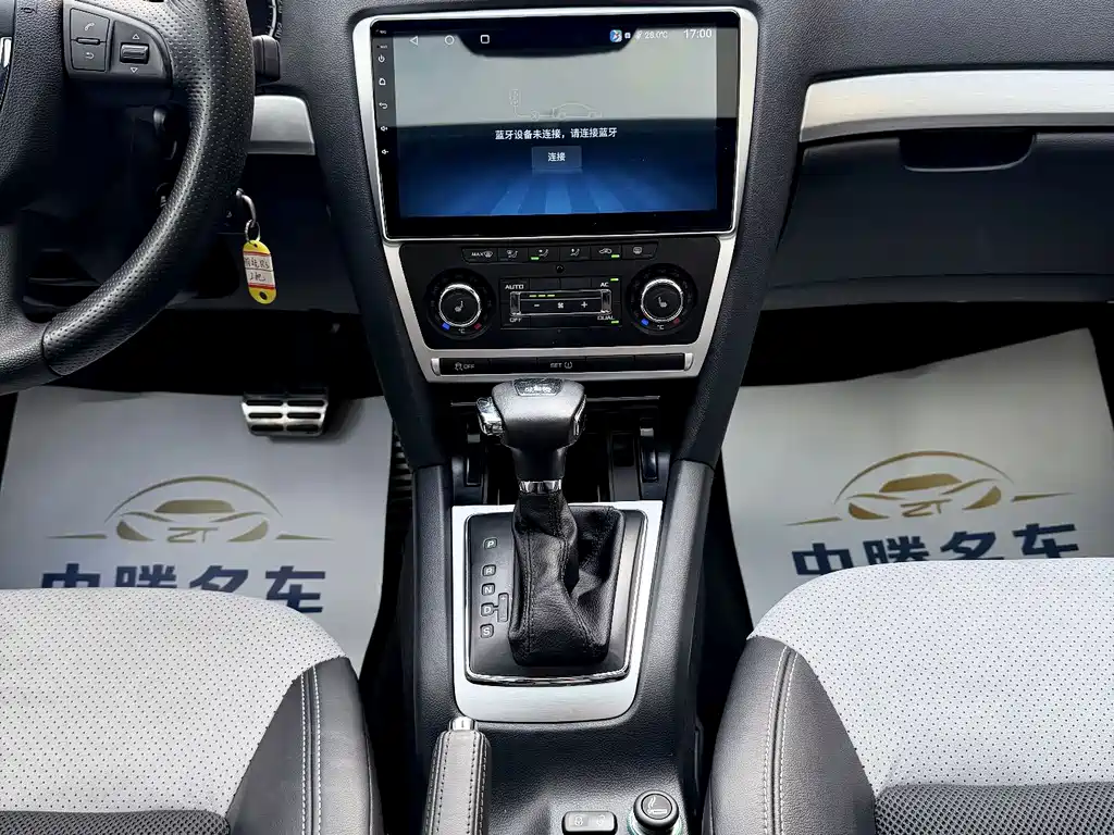 Skoda Octavia 2013 — фото 13