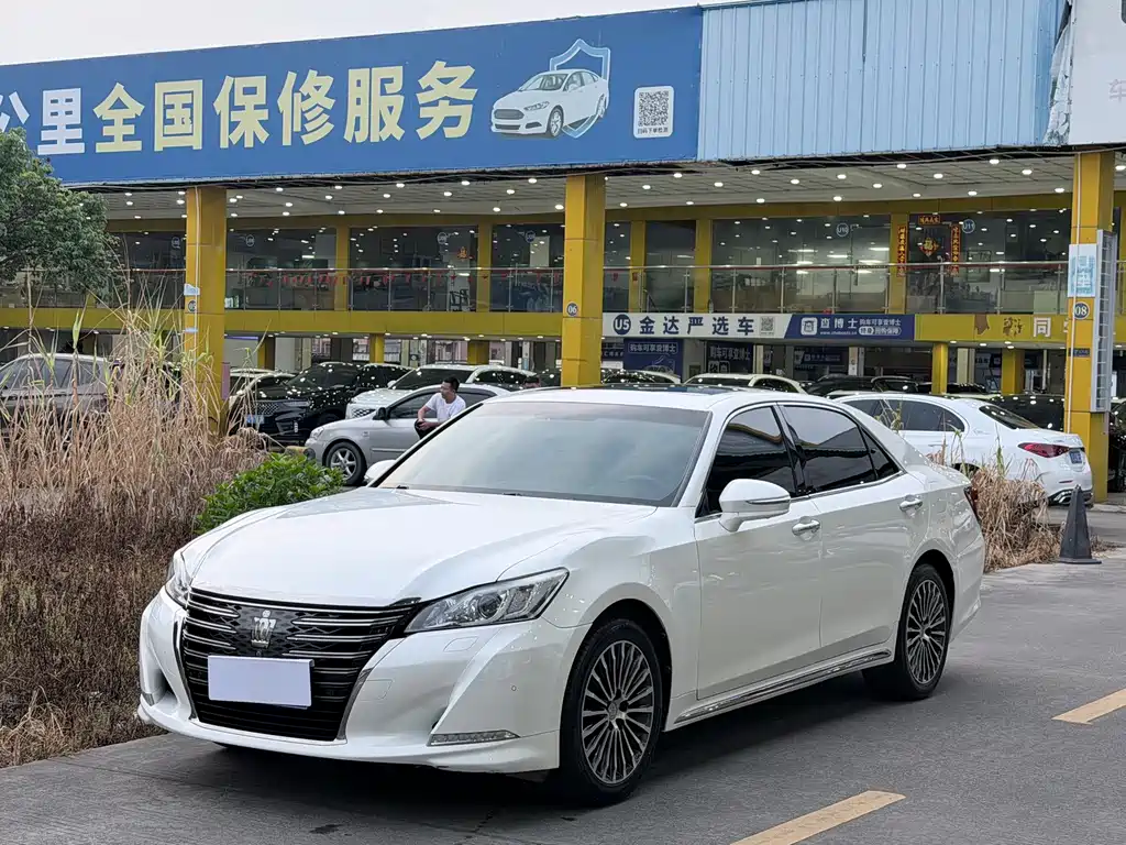 Toyota Crown 2019 — фото 1