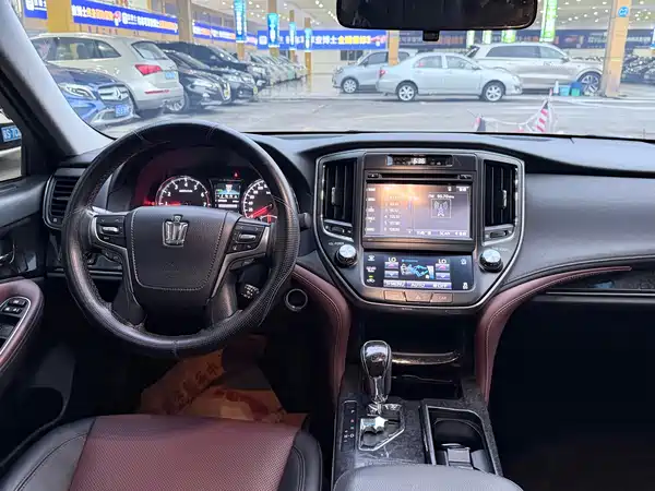Toyota Crown 2019