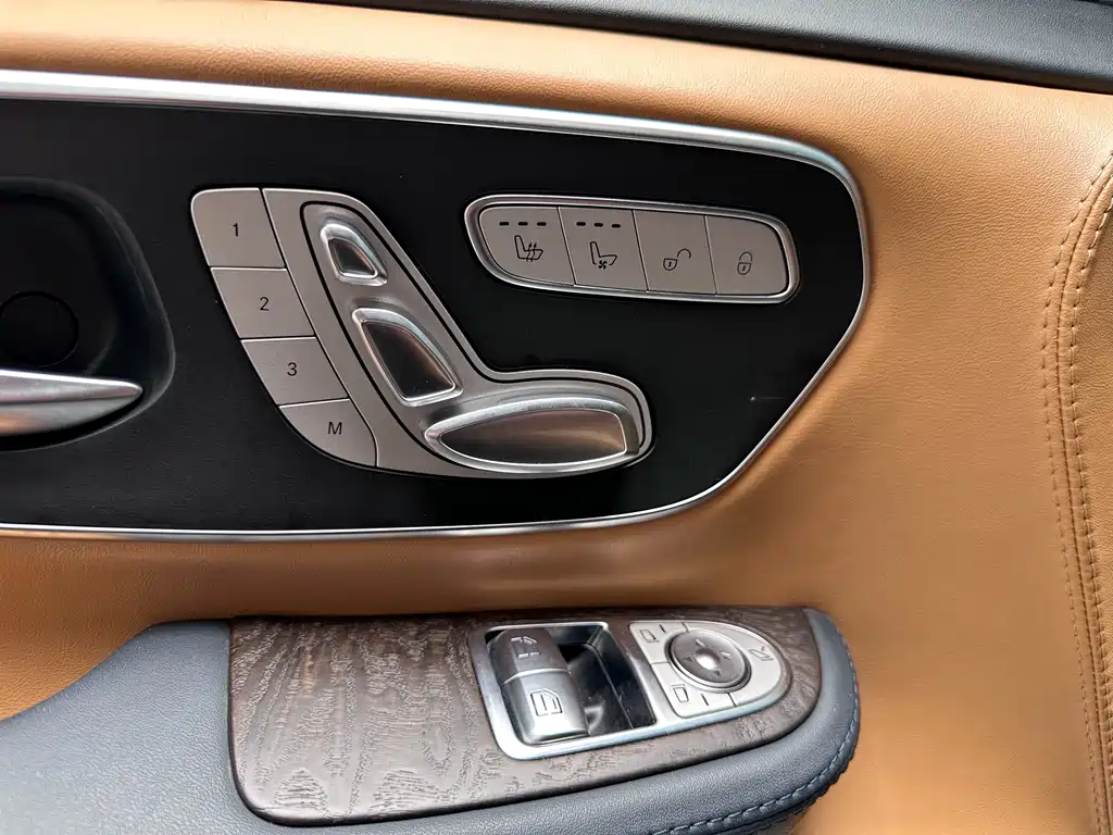Mercedes-Benz V-Class 2023 — фото 13