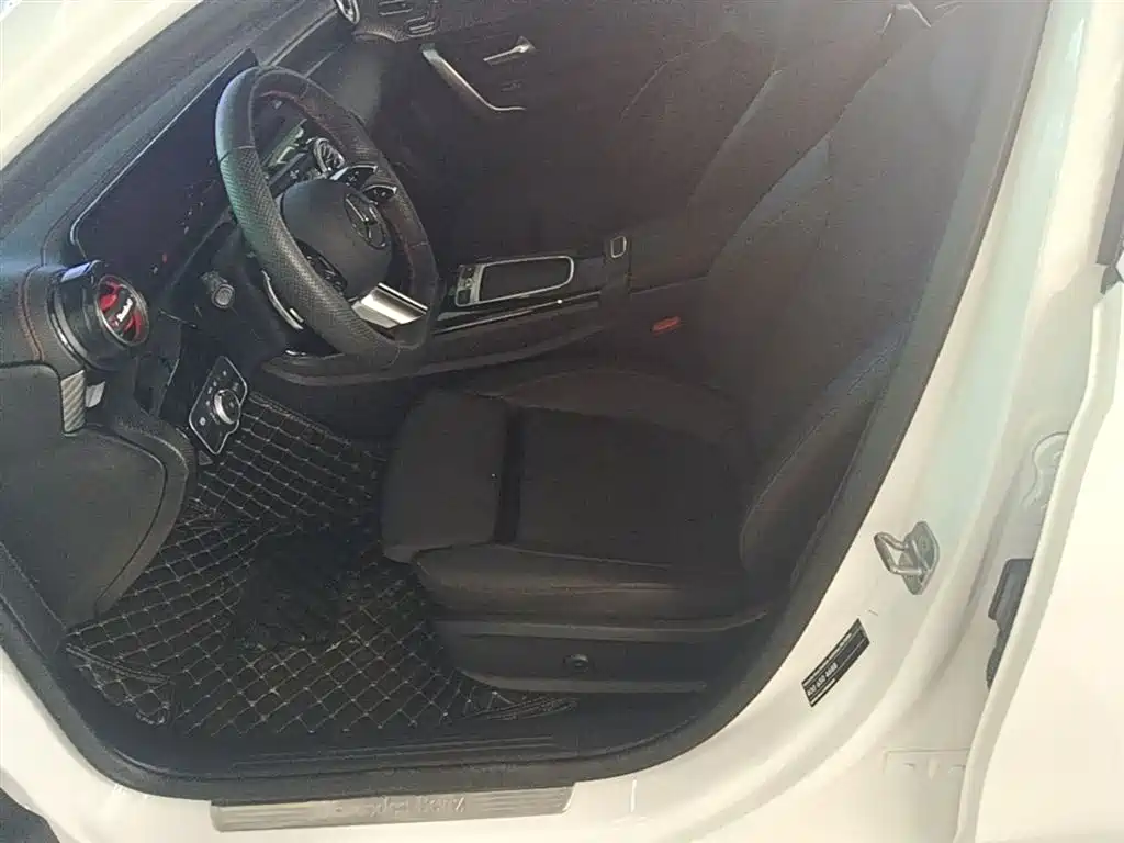 Mercedes-Benz A-Class 2024 — фото 15