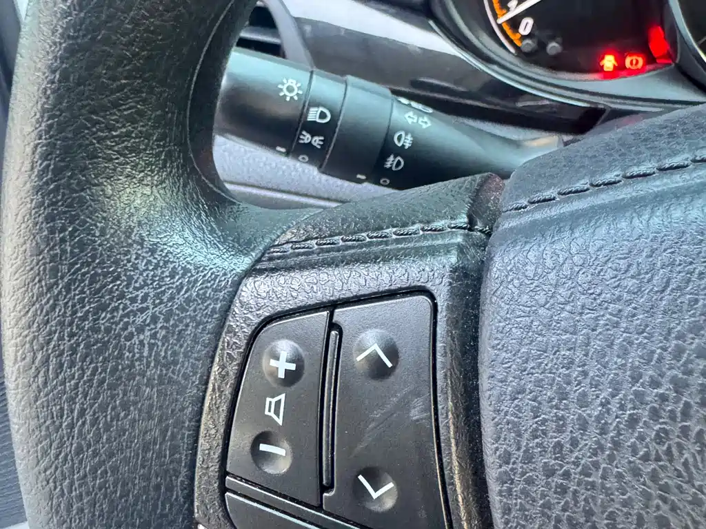 Toyota Yaris L 2023 — фото 20