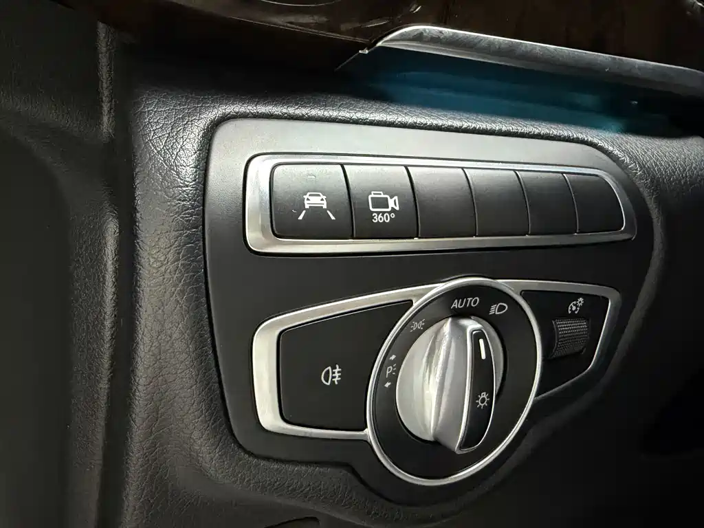 Mercedes-Benz V-Class 2020 — фото 12