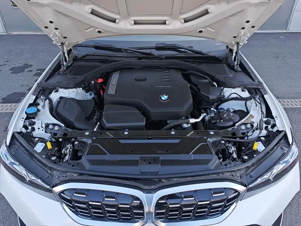 BMW 3 Series 2025 — фото 12
