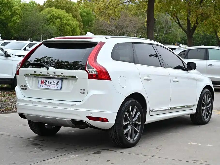 Volvo XC60 2017 — фото 6