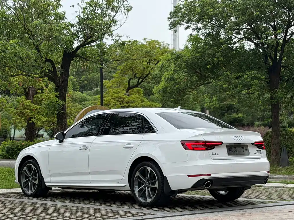 Audi A4L 2018 — фото 16