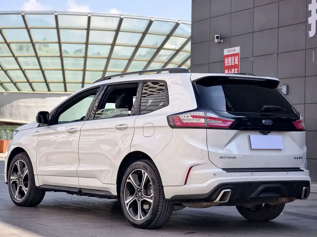 Ford Edge 2021 — фото 7