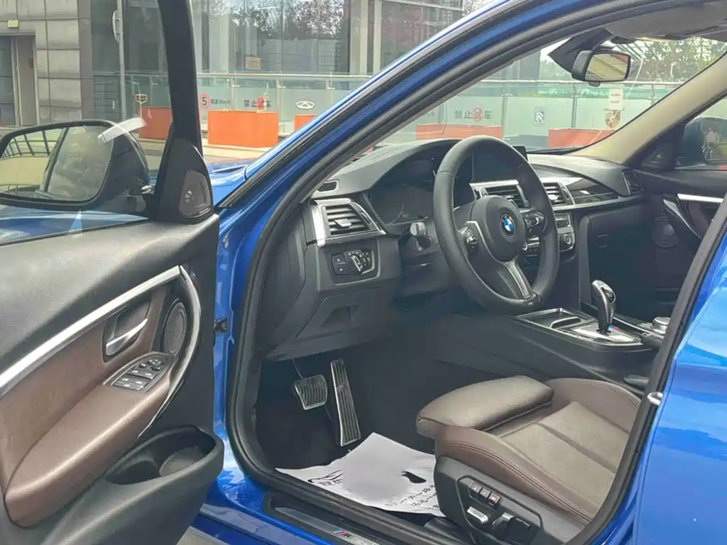 BMW 3 Series 2019 — фото 15