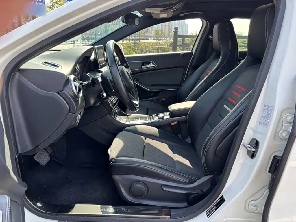 Mercedes-Benz A-Class 2017 — фото 15