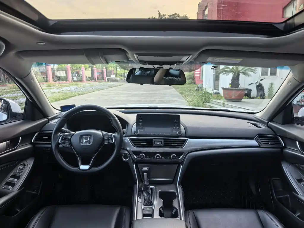 Honda Accord 2018 — фото 12