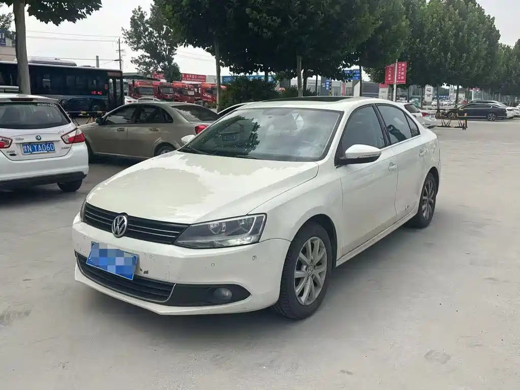 Volkswagen Sagitar 2013