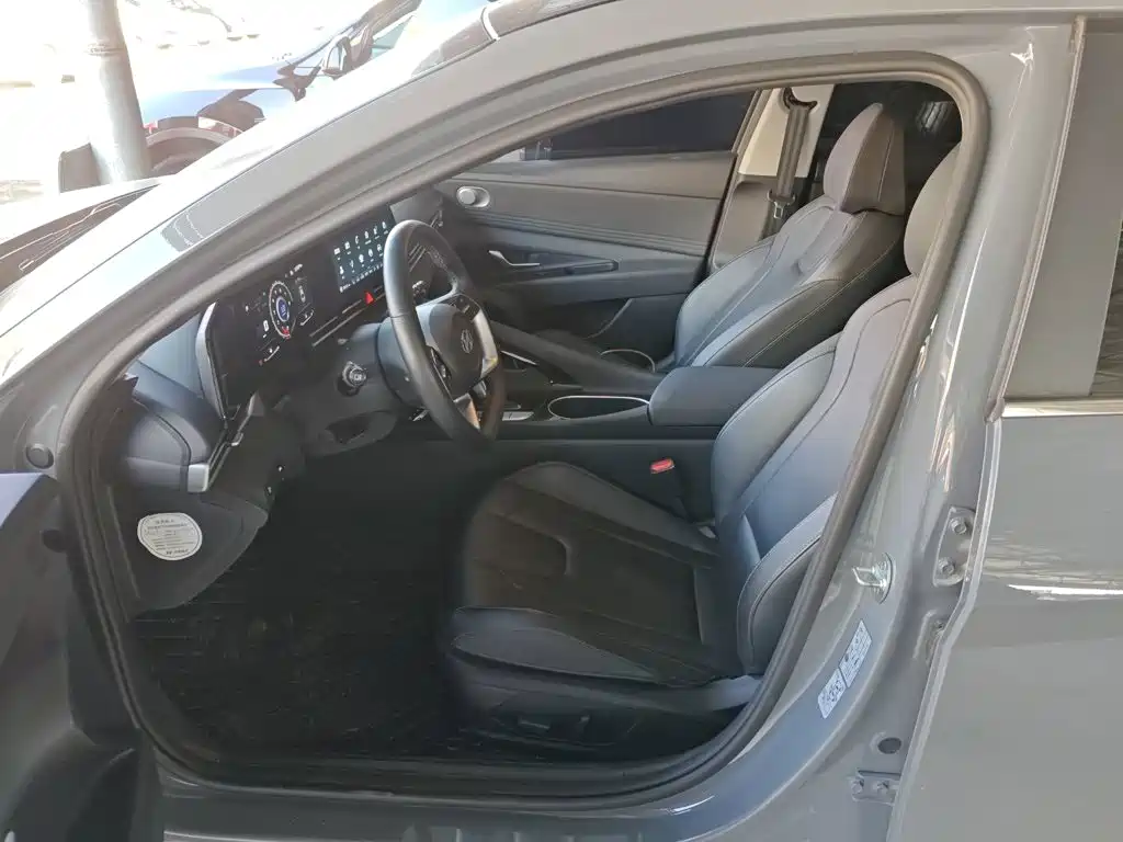 Hyundai Elantra 2023 — фото 15