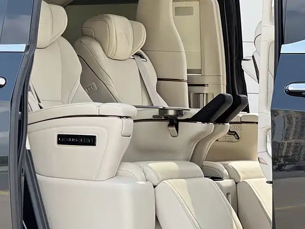 Lexus LM 2025